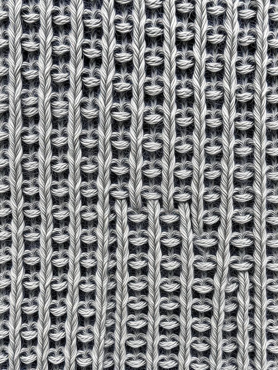 Strikket kvalitet i genanvendt merino og PET polyester